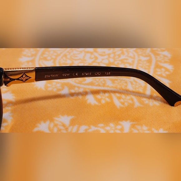 Authentic LOUIS VUITTON Brown Glitter Frame Heather Strass Sunglasses, Tortoise - Picture 9 of 16